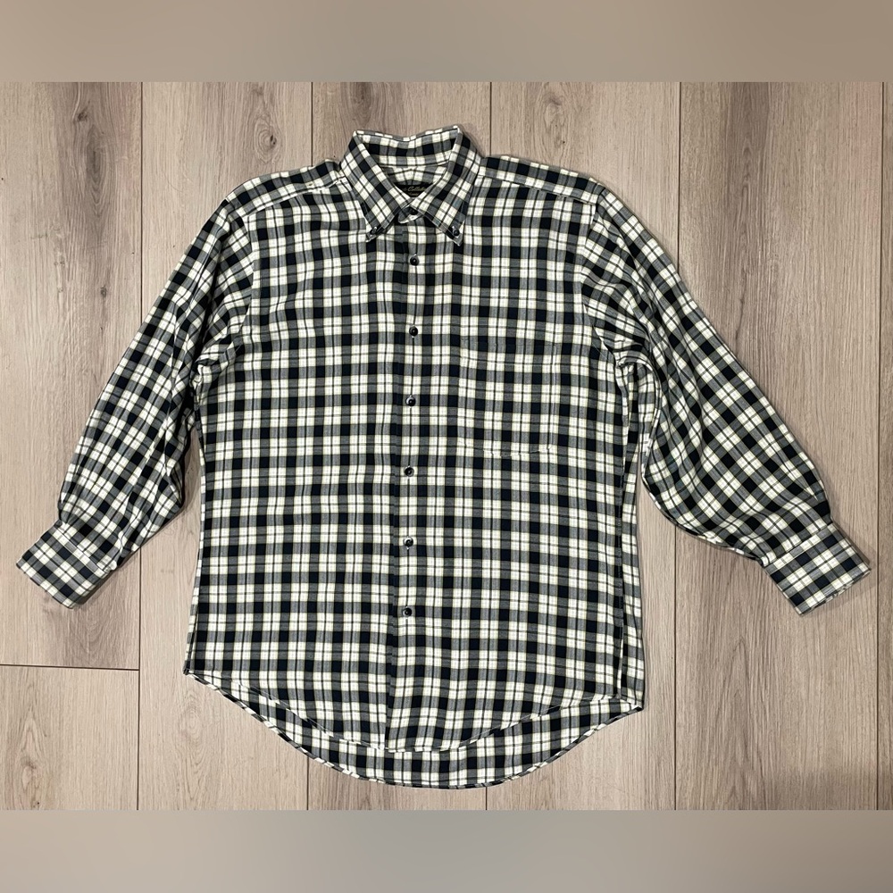Private Collection By Hathaway Men’s Button Down Shirt. Size M Short.